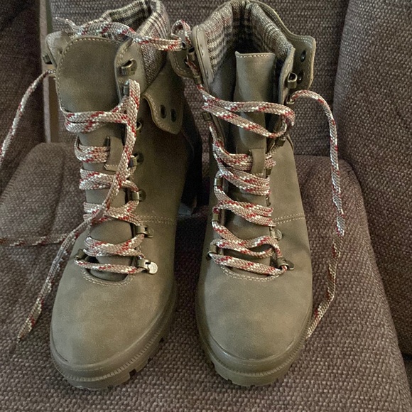 Jellypop Shoes - EUC ANKLE BOOTIES